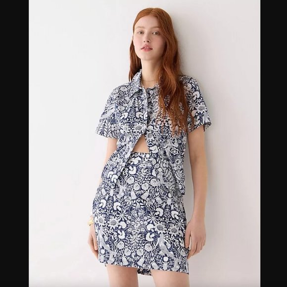 🚨 50% OFF BUNDLES!🚨 NWT J.Crew Gamine cotton poplin shirt in mermaid floral - Picture 2 of 6